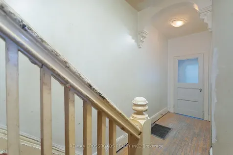 587 Palmerston Avenue Toronto ON M6G 2R2