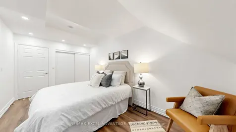 21 Olive Avenue Toronto ON M2N 4N4