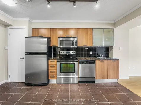 37 Grosvenor Street Toronto ON M4Y 3G5