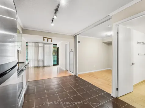 37 Grosvenor Street Toronto ON M4Y 3G5