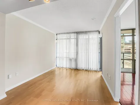 37 Grosvenor Street Toronto ON M4Y 3G5