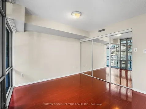 37 Grosvenor Street Toronto ON M4Y 3G5