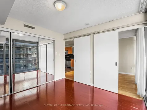 37 Grosvenor Street Toronto ON M4Y 3G5