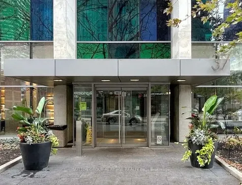37 Grosvenor Street Toronto ON M4Y 3G5