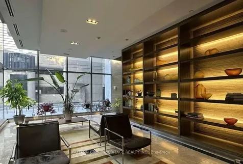 37 Grosvenor Street Toronto ON M4Y 3G5