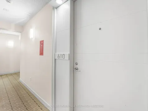 37 Grosvenor Street Toronto ON M4Y 3G5