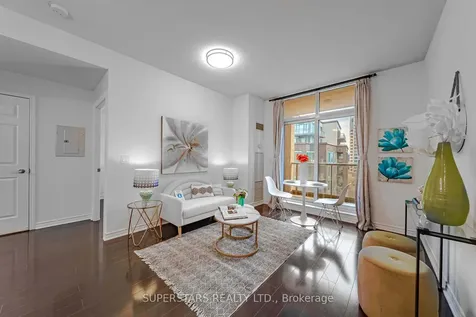 18 Kenaston Gardens Toronto ON M2K 3C7