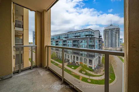 18 Kenaston Gardens Toronto ON M2K 3C7