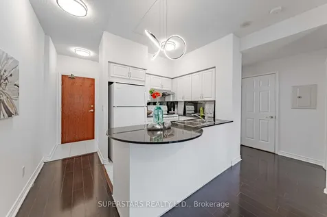 18 Kenaston Gardens Toronto ON M2K 3C7