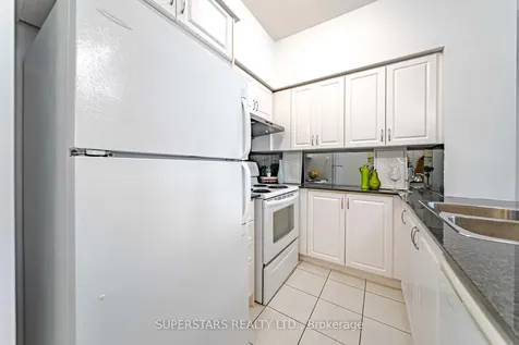 18 Kenaston Gardens Toronto ON M2K 3C7