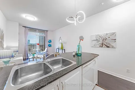 18 Kenaston Gardens Toronto ON M2K 3C7