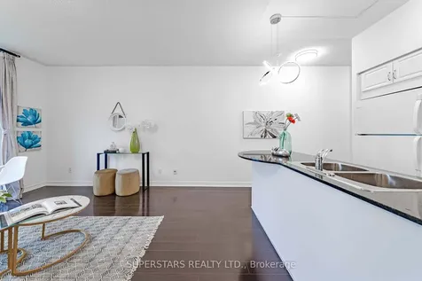 18 Kenaston Gardens Toronto ON M2K 3C7
