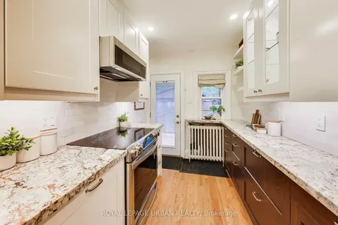 176 Davisville Avenue Toronto ON M4S 1E8