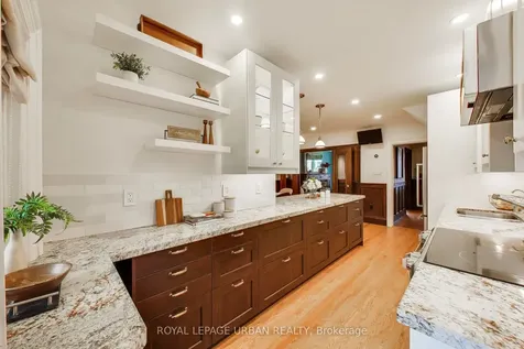176 Davisville Avenue Toronto ON M4S 1E8