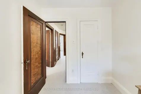 176 Davisville Avenue Toronto ON M4S 1E8