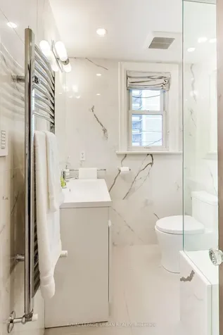 176 Davisville Avenue Toronto ON M4S 1E8