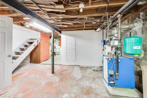 176 Davisville Avenue Toronto ON M4S 1E8