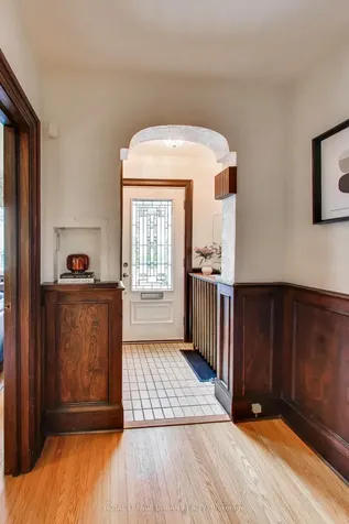 176 Davisville Avenue Toronto ON M4S 1E8
