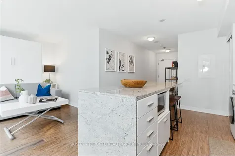 19 Singer Court Toronto ON M2K 0B2