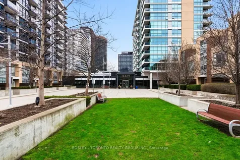 19 Singer Court Toronto ON M2K 0B2