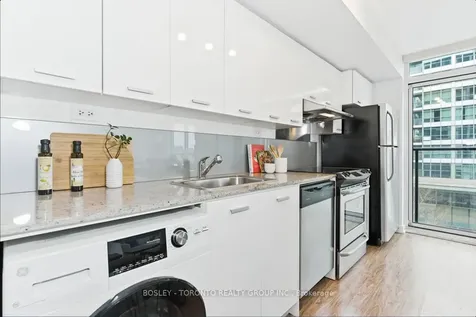19 Singer Court Toronto ON M2K 0B2