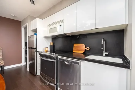 10 Capreol Court Toronto ON M5V 4B3