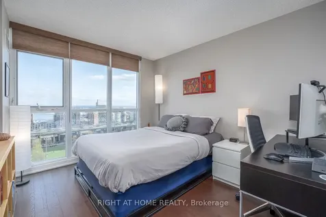 10 Capreol Court Toronto ON M5V 4B3