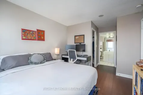 10 Capreol Court Toronto ON M5V 4B3