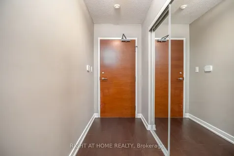 10 Capreol Court Toronto ON M5V 4B3