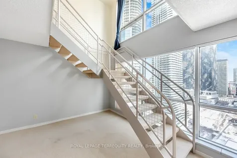 10 Yonge Street Toronto ON M5E 1R4
