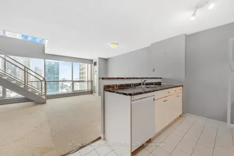 10 Yonge Street Toronto ON M5E 1R4