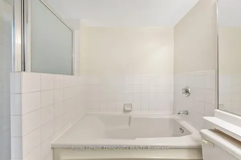10 Yonge Street Toronto ON M5E 1R4