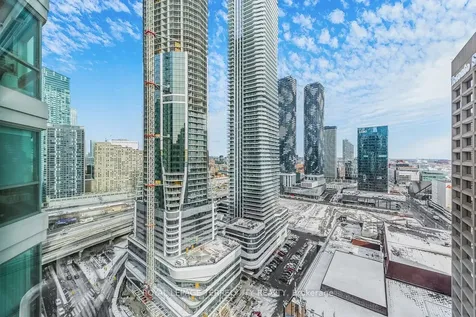10 Yonge Street Toronto ON M5E 1R4