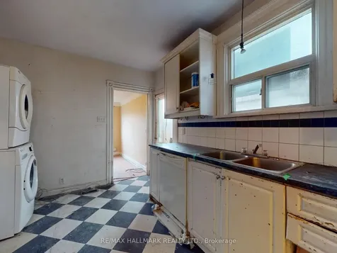 266 1/2 Euclid Avenue Toronto ON M6J 2K2