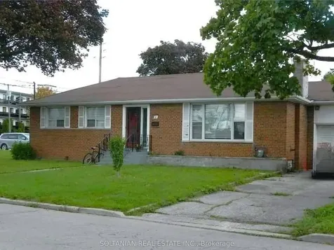 11 Muirkirk Road Toronto ON M2R 1W2