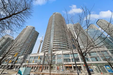 208 Queens Quay W Toronto ON M5J 2Y5