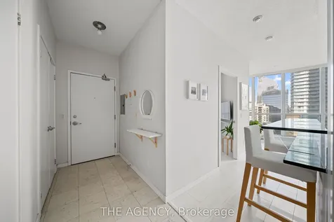 208 Queens Quay W Toronto ON M5J 2Y5