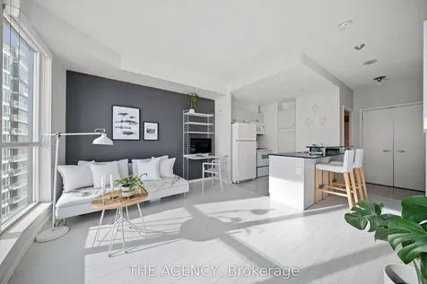 208 Queens Quay W Toronto ON M5J 2Y5