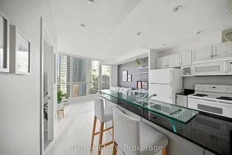 208 Queens Quay W Toronto ON M5J 2Y5