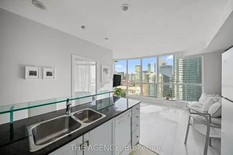 208 Queens Quay W Toronto ON M5J 2Y5