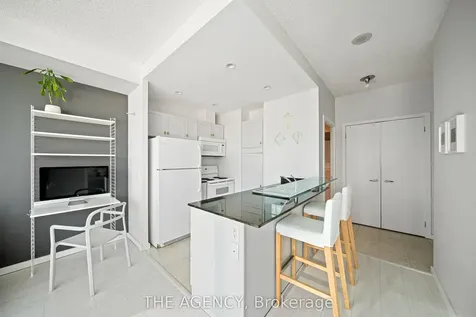 208 Queens Quay W Toronto ON M5J 2Y5