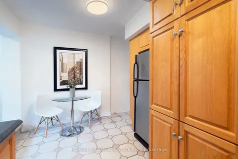 7 Cleveland Street Toronto ON M4S 2V9