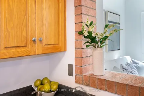 7 Cleveland Street Toronto ON M4S 2V9