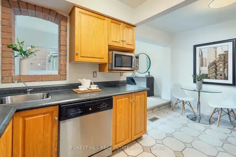 7 Cleveland Street Toronto ON M4S 2V9