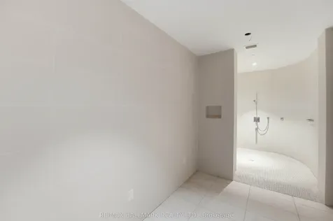 11 Wellesley Street W Toronto ON M4Y 0G4