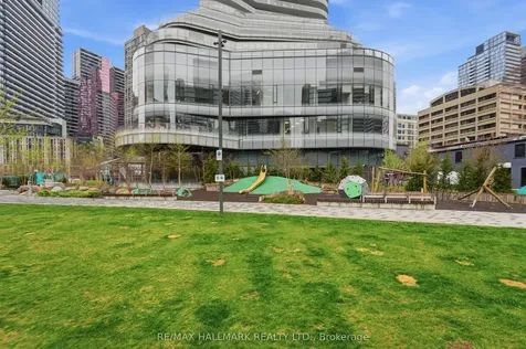 11 Wellesley Street W Toronto ON M4Y 0G4