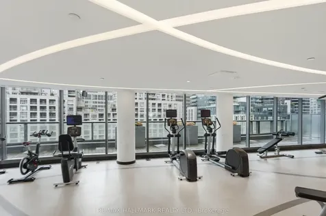 11 Wellesley Street W Toronto ON M4Y 0G4