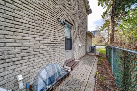 76 Hobart Drive Toronto ON M2J 3J7