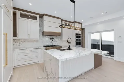 1352 Mount Pleasant Road Toronto ON M4N 2T5
