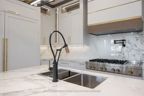 1352 Mount Pleasant Road Toronto ON M4N 2T5